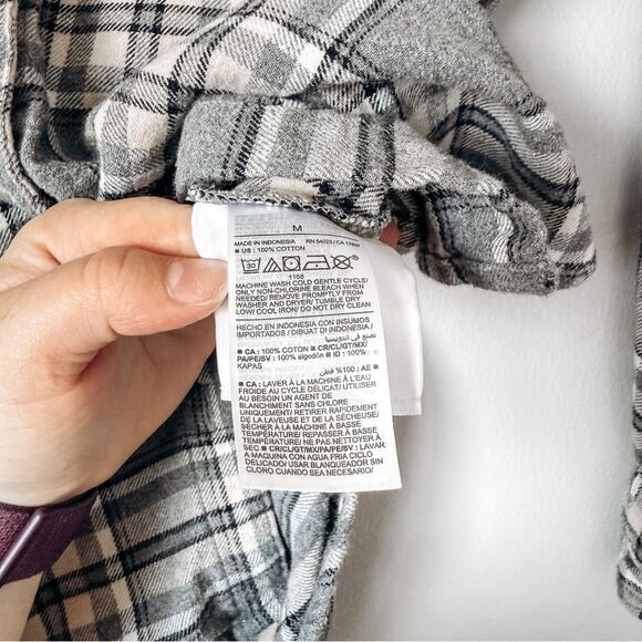 Old Navy Grey Plaid The Boyfriend Button Down Shirt Size Small - Picture 6 of 7